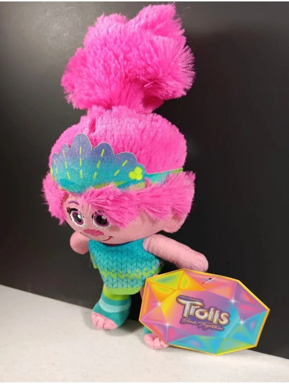 trolls band together